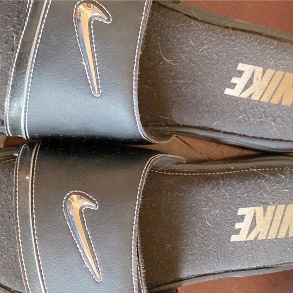 Adjustable Used Nike Men’s Soccer Slides, Black
